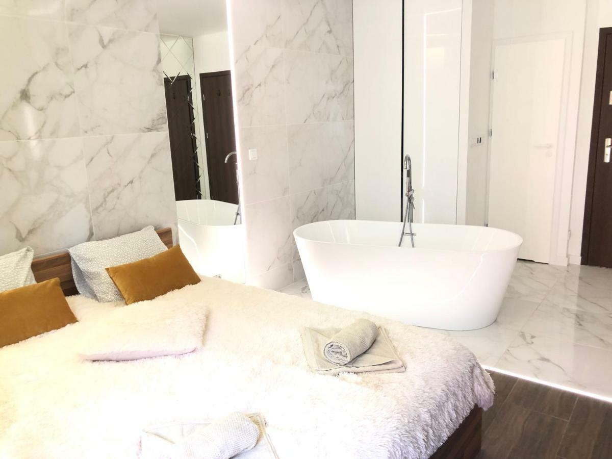 Yourapart Chmielna Park Exclusive Z Wanna Wolnostojaca Lub Jacuzzi Gdansk Exterior photo